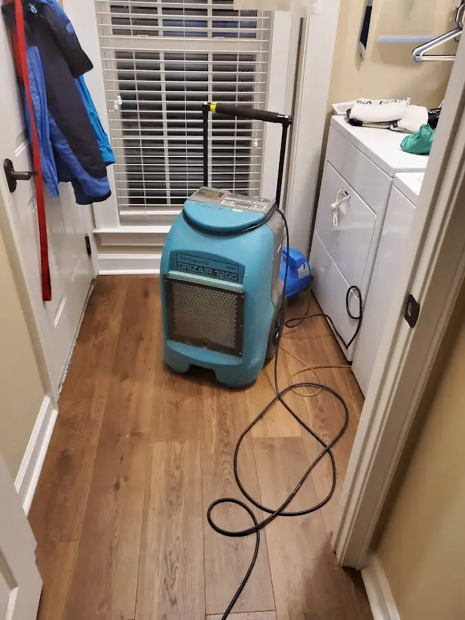 Commercial dehumidifier deployed for Flood Damage Cleanup in Central Point